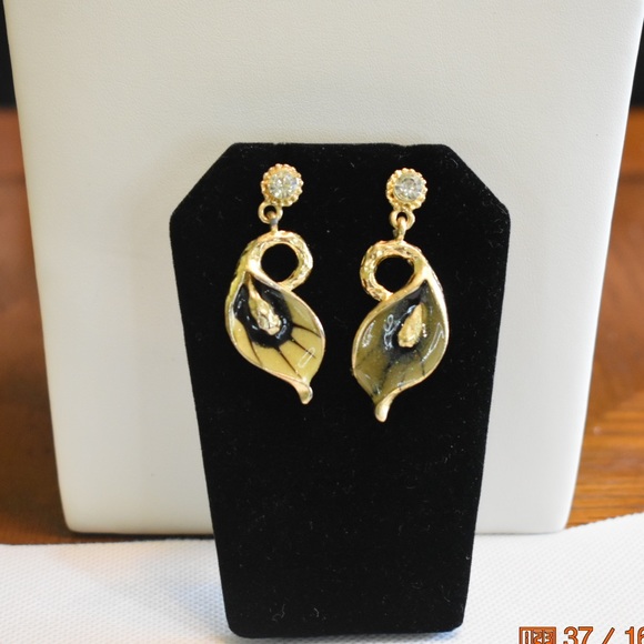 Vintage Jewelry Set - Picture 10 of 15